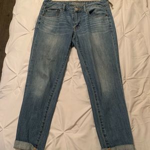 American Eagle Light Wash Boyfriend Jeans Size 6